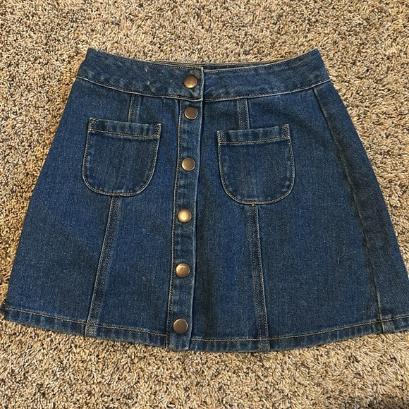 Brandy Melville Jean Skirt - Picture 4 of 5